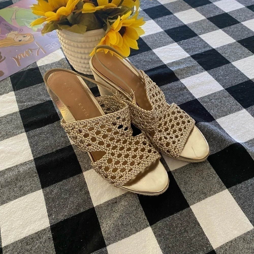 Delara size 9 Kelly and Katie wedge gold and cream shoes